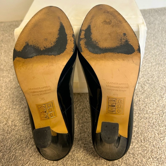 Browns Coutoure Patent Leather round toe pumps with thick heel in black. Size 38 - Picture 6 of 8